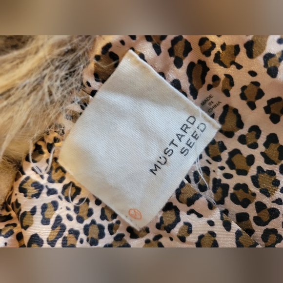 Women's Mustard Seed Faux Fur Vest - Picture 3 of 4